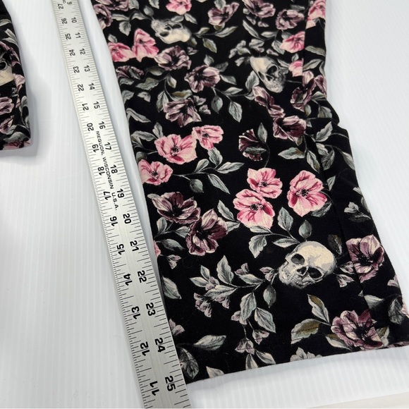 Torrid Skull & Floral Leggings Sz 6 6XLength 36" *READ* Black Pink Purple Green - Picture 7 of 8